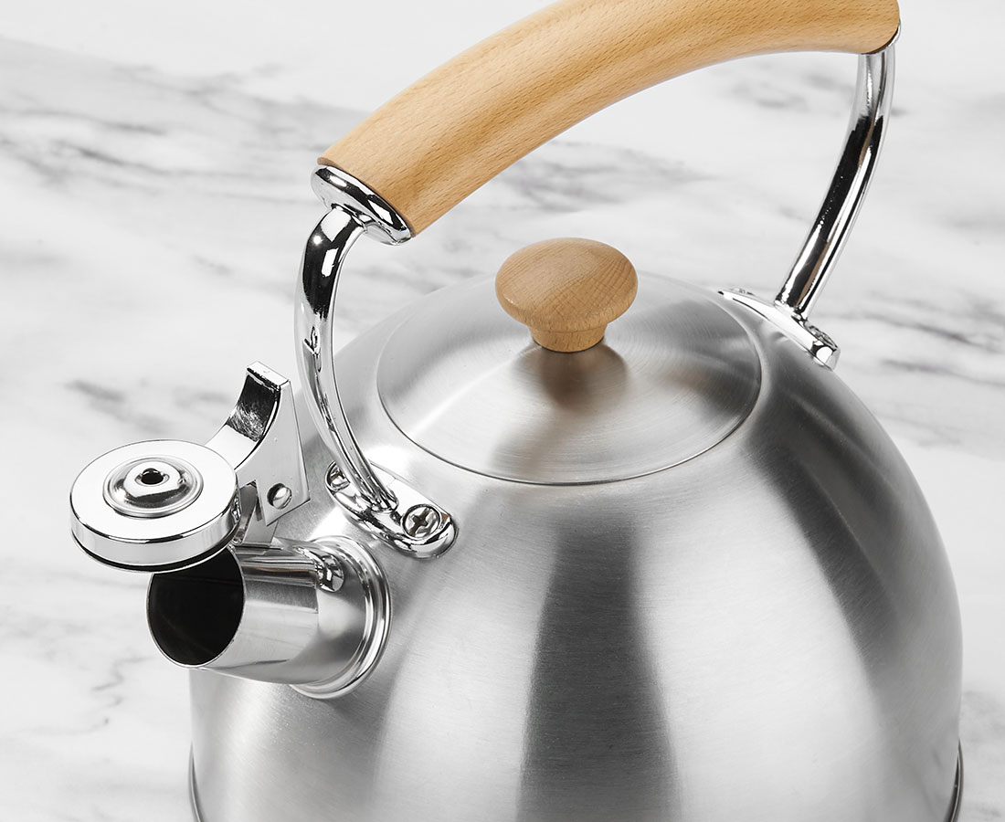 Oak Whistling Kettle with Wooden Handle, Silver, 1.8 L